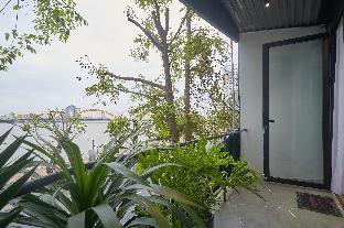 the garden capsule hotel