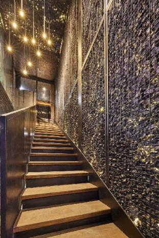 the garden capsule hotel