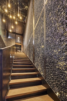 the garden capsule hotel