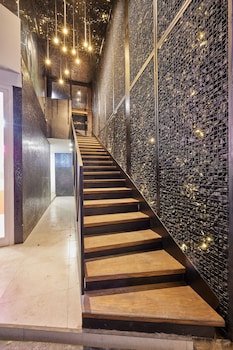 the garden capsule hotel