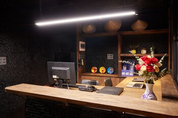 the garden capsule hotel