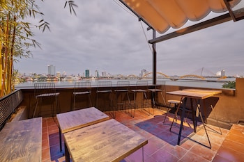 the garden capsule hotel