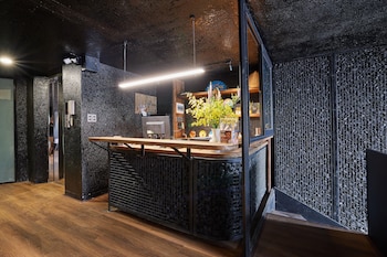 the garden capsule hotel