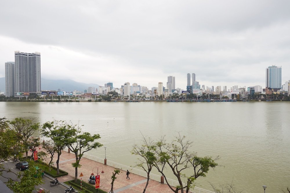 the garden capsule hotel