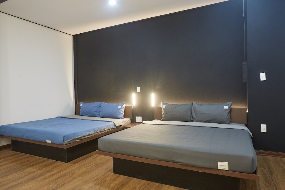 the garden capsule hotel