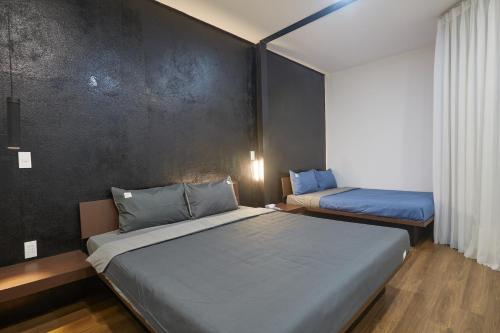 the garden capsule hotel