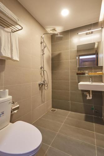 the garden capsule hotel