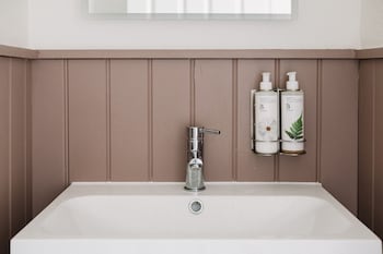 Kings Arms Hotel,London>>Albury,3 star