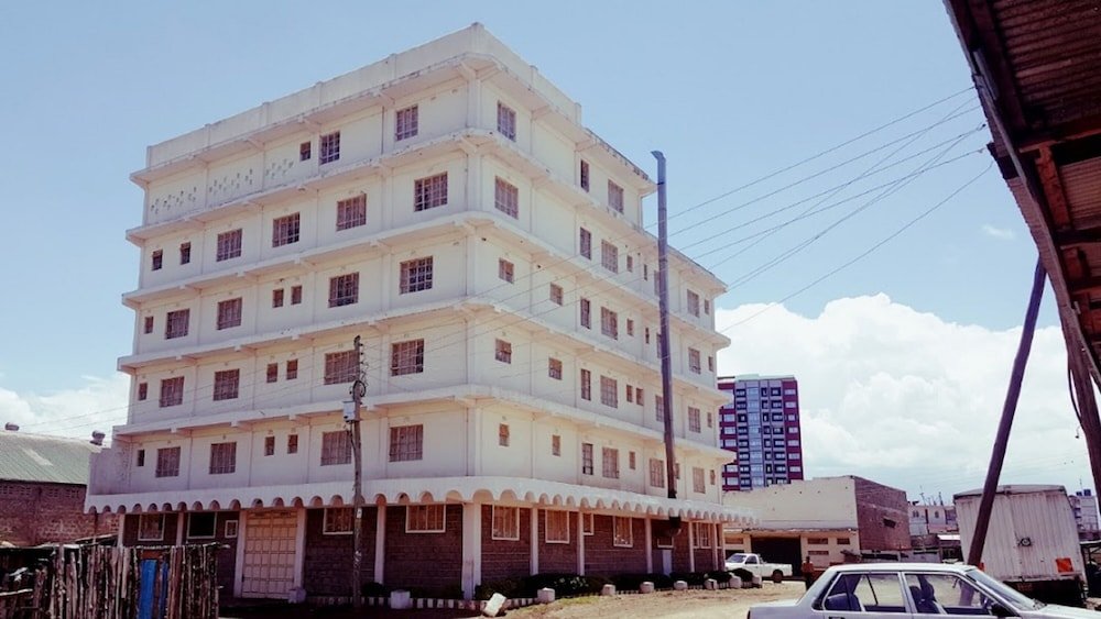 sixty two paradise hotel