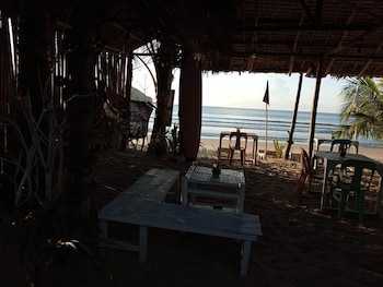 zhayas beach and cottages