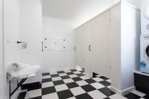 deco beach luxury apartments