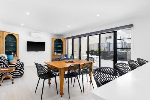 deco beach luxury apartments
