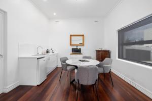 deco beach luxury apartments