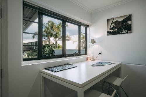 deco beach luxury apartments