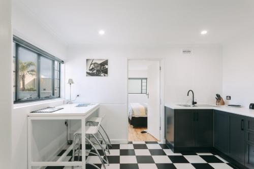 deco beach luxury apartments