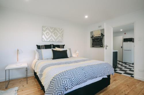 deco beach luxury apartments