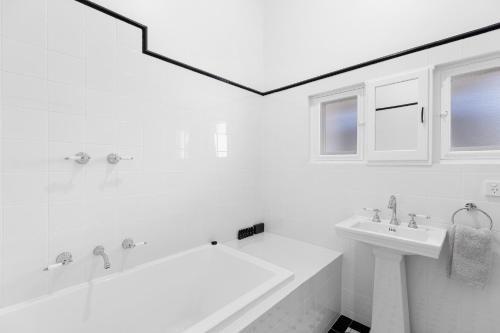 deco beach luxury apartments