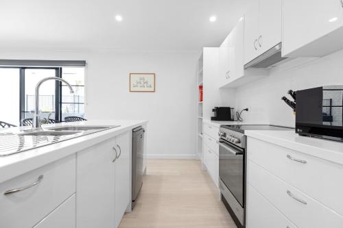 deco beach luxury apartments