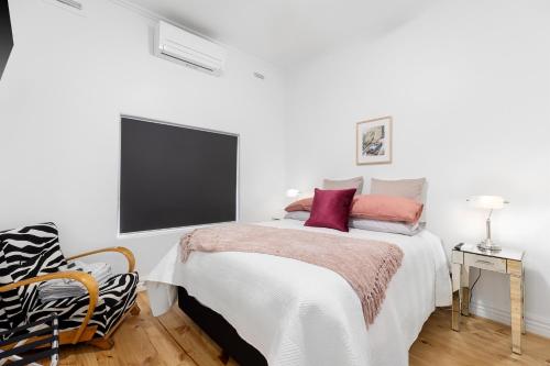 deco beach luxury apartments