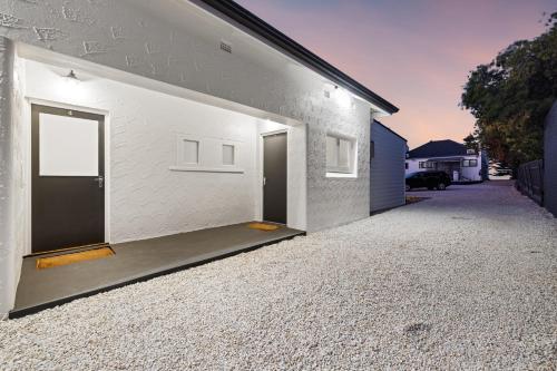 deco beach luxury apartments