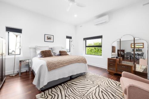 deco beach luxury apartments