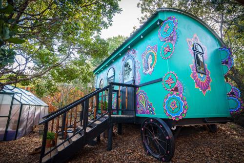 treedom villas and vardos