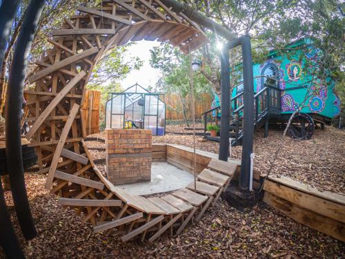 treedom villas and vardos