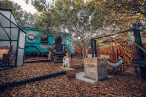 treedom villas and vardos