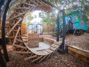 treedom villas and vardos