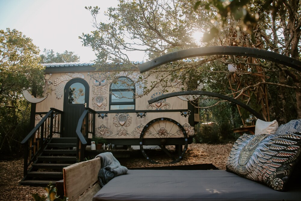 treedom villas and vardos