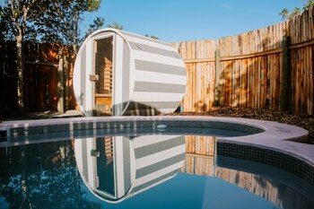 treedom villas and vardos