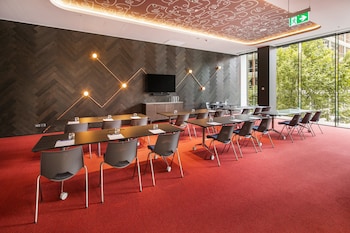 holiday inn express melbourne little collins an ihg hotel