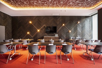holiday inn express melbourne little collins an ihg hotel