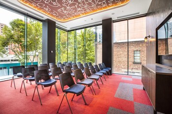 holiday inn express melbourne little collins an ihg hotel