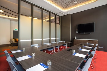 holiday inn express melbourne little collins an ihg hotel