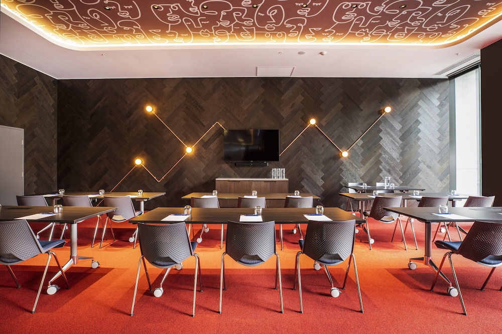 holiday inn express melbourne little collins an ihg hotel
