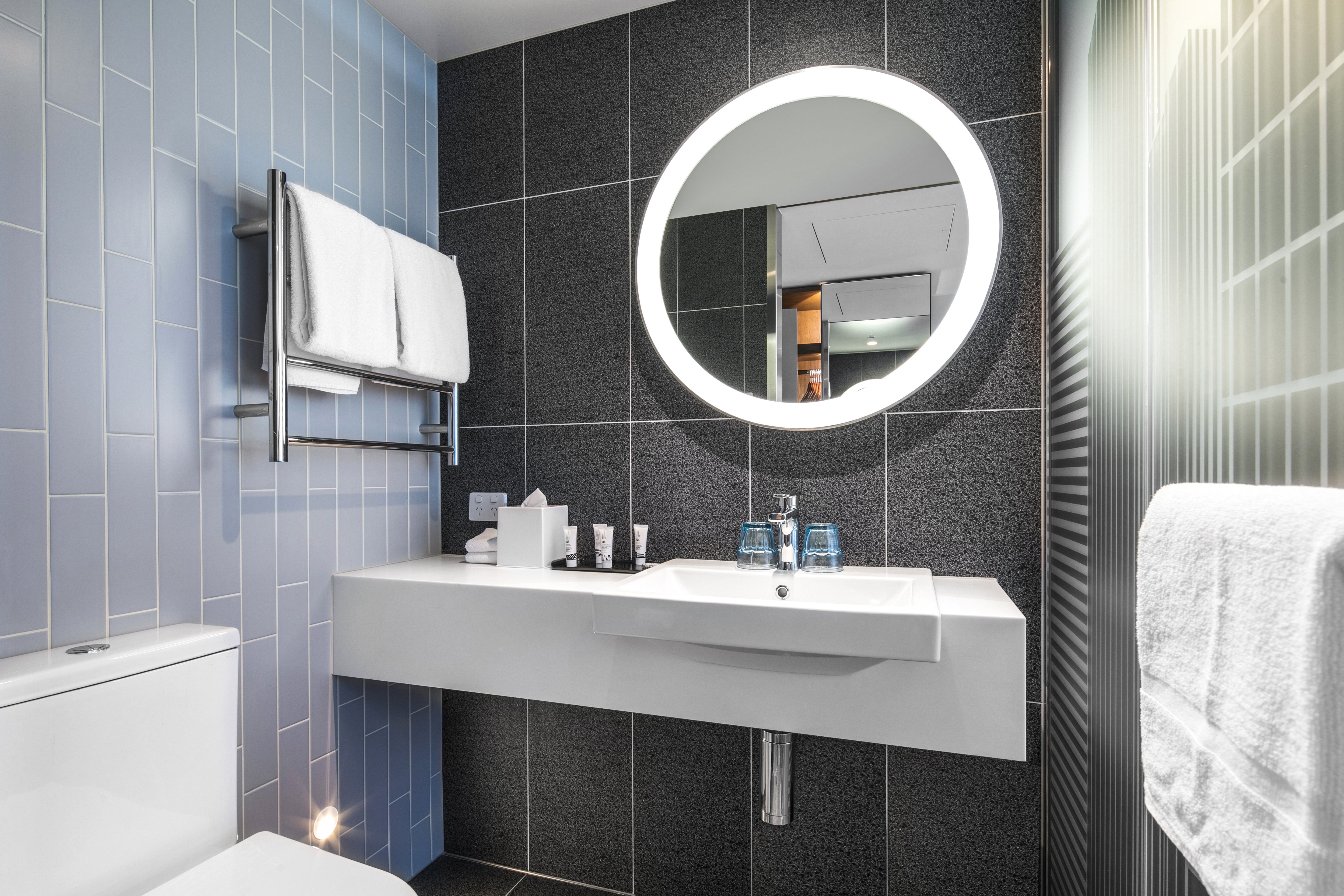 holiday inn express melbourne little collins an ihg hotel