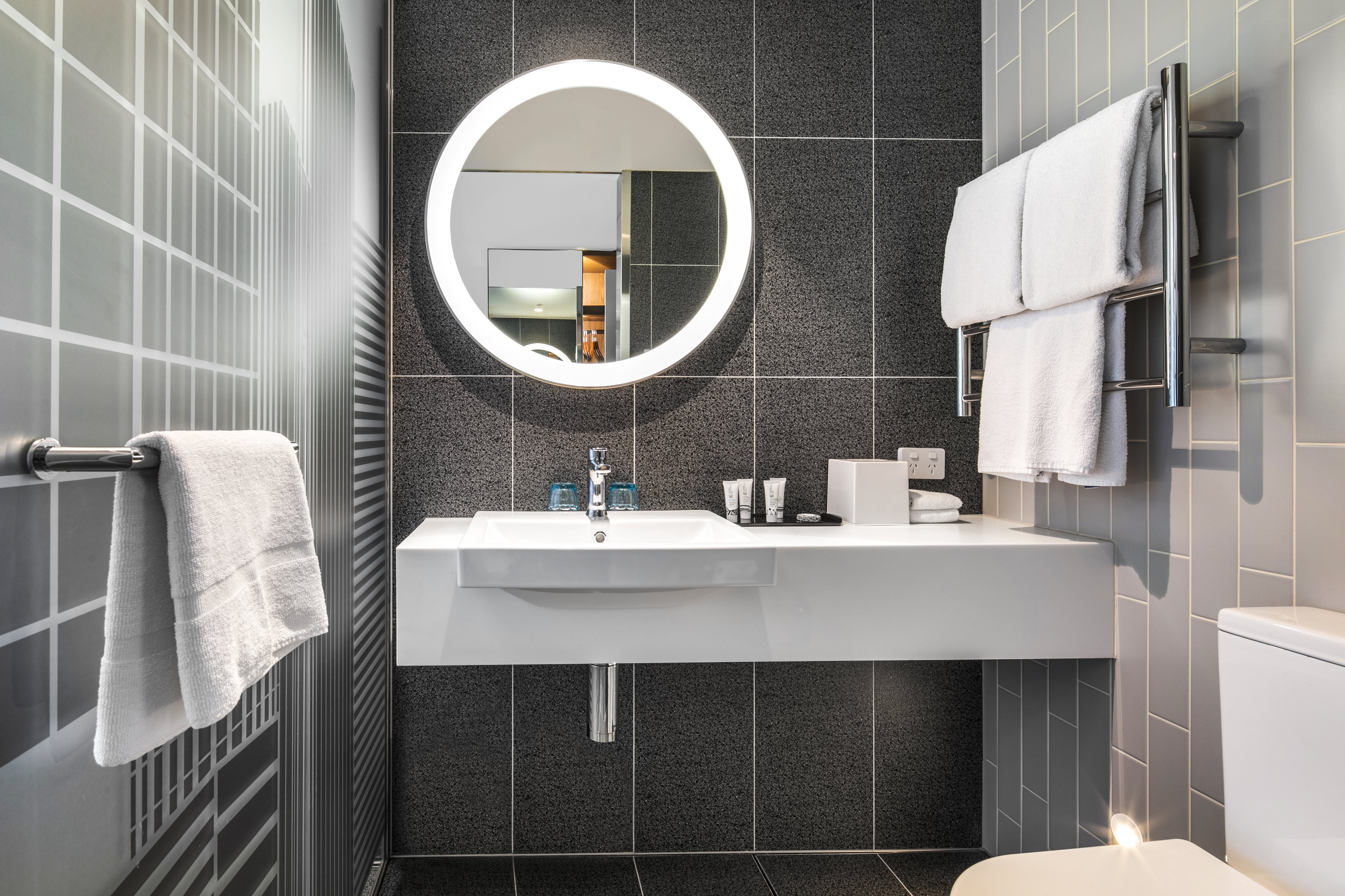 holiday inn express melbourne little collins an ihg hotel