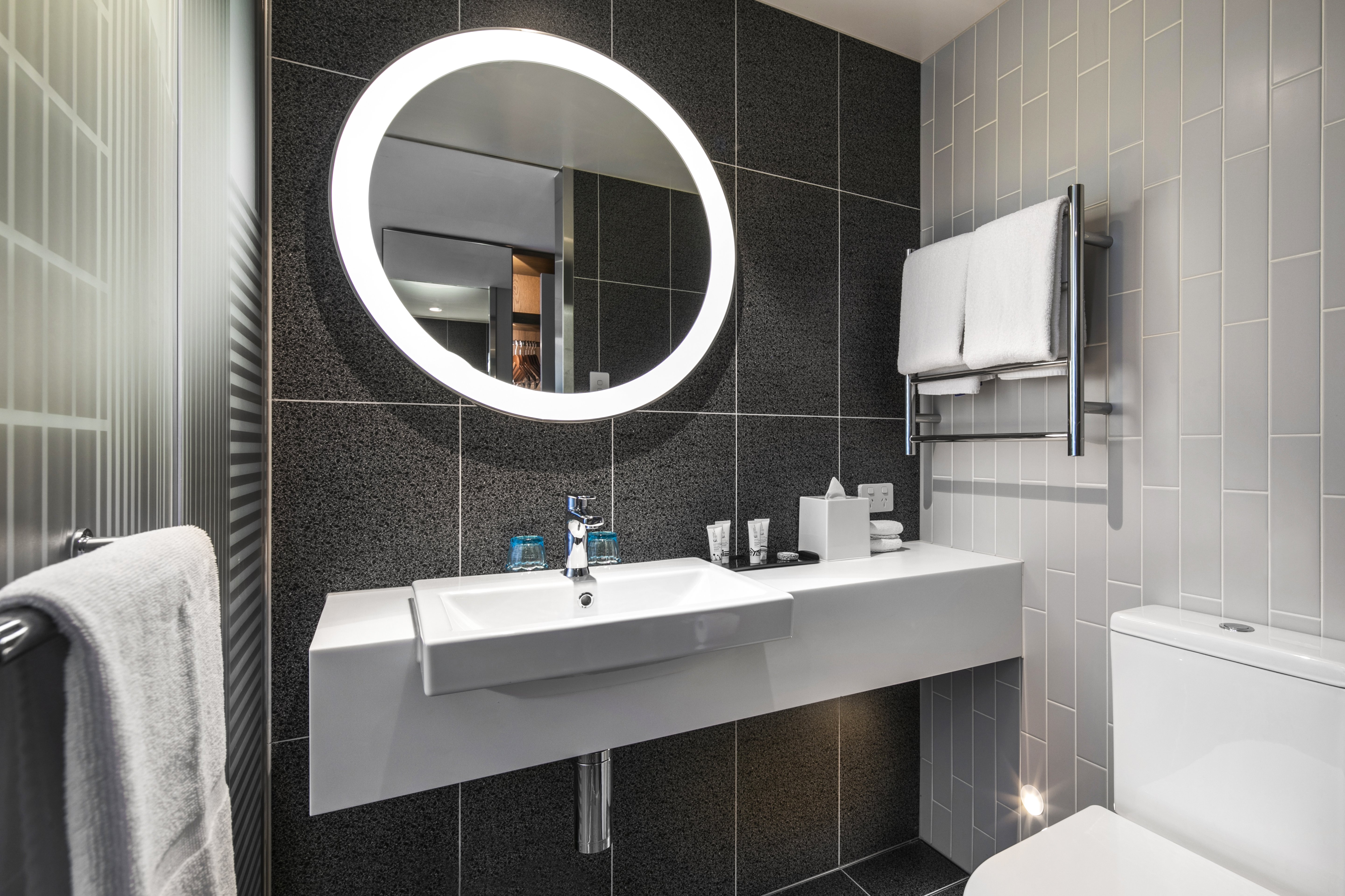 holiday inn express melbourne little collins an ihg hotel