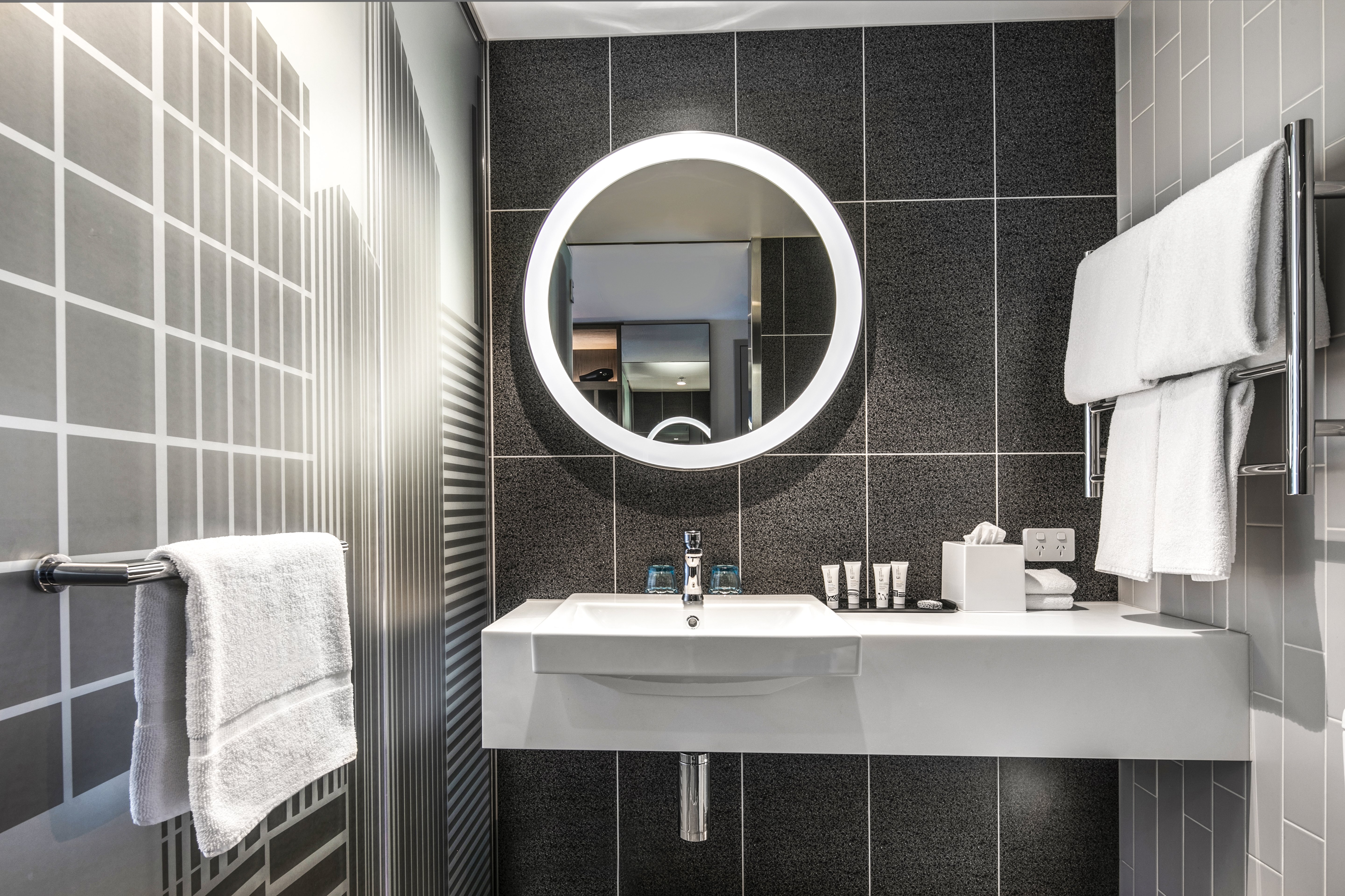 holiday inn express melbourne little collins an ihg hotel