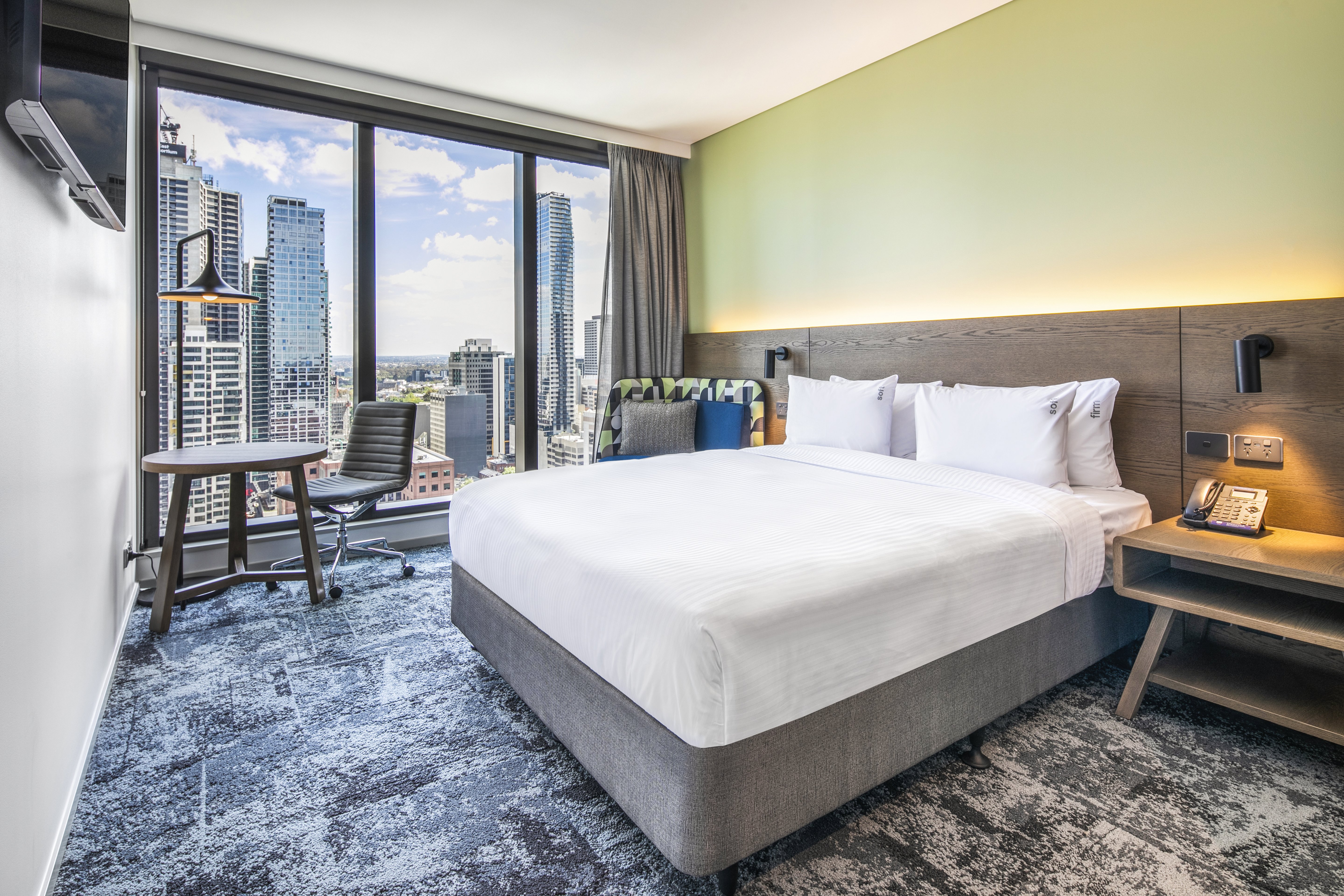 holiday inn express melbourne little collins an ihg hotel
