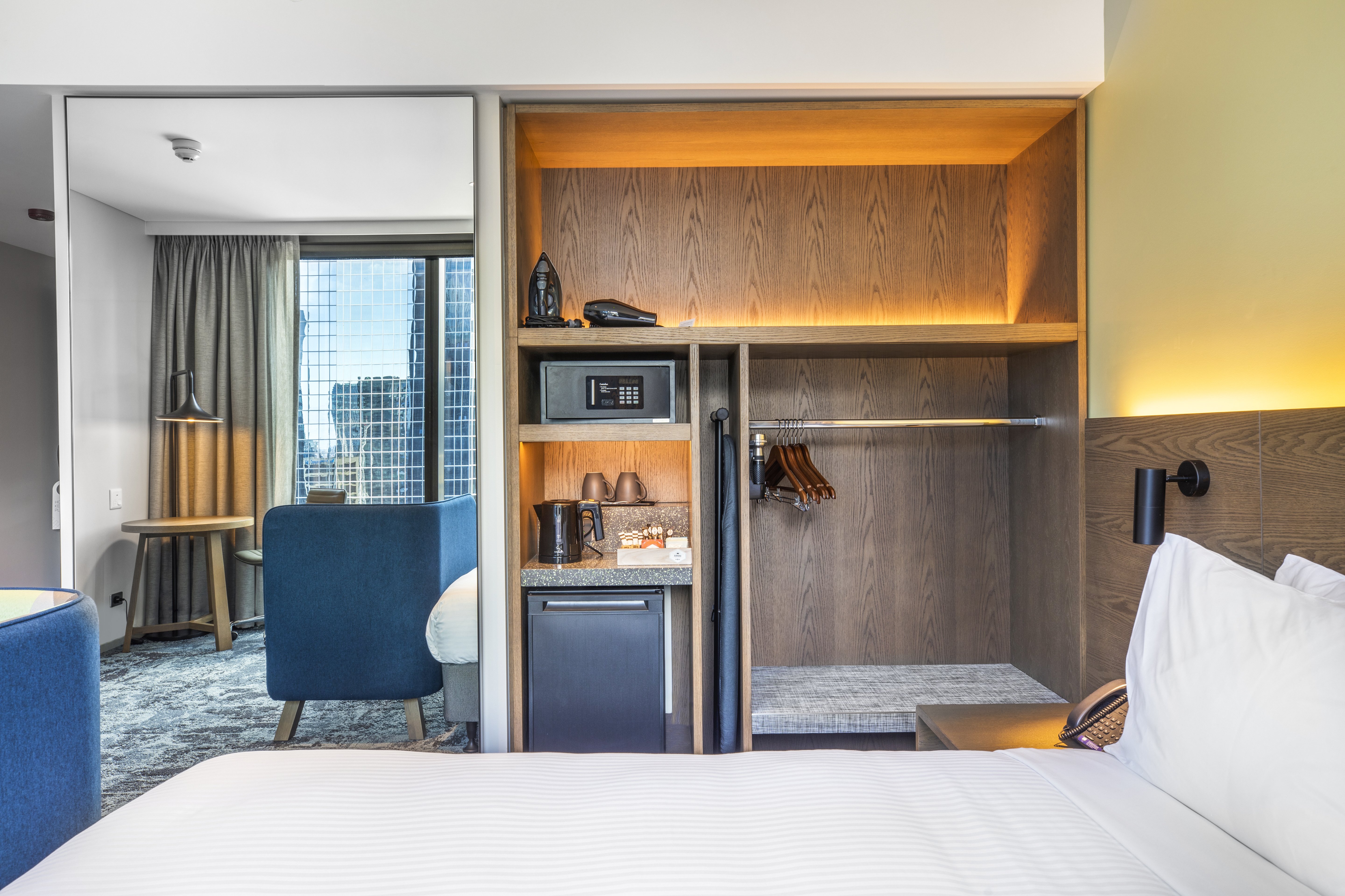 holiday inn express melbourne little collins an ihg hotel