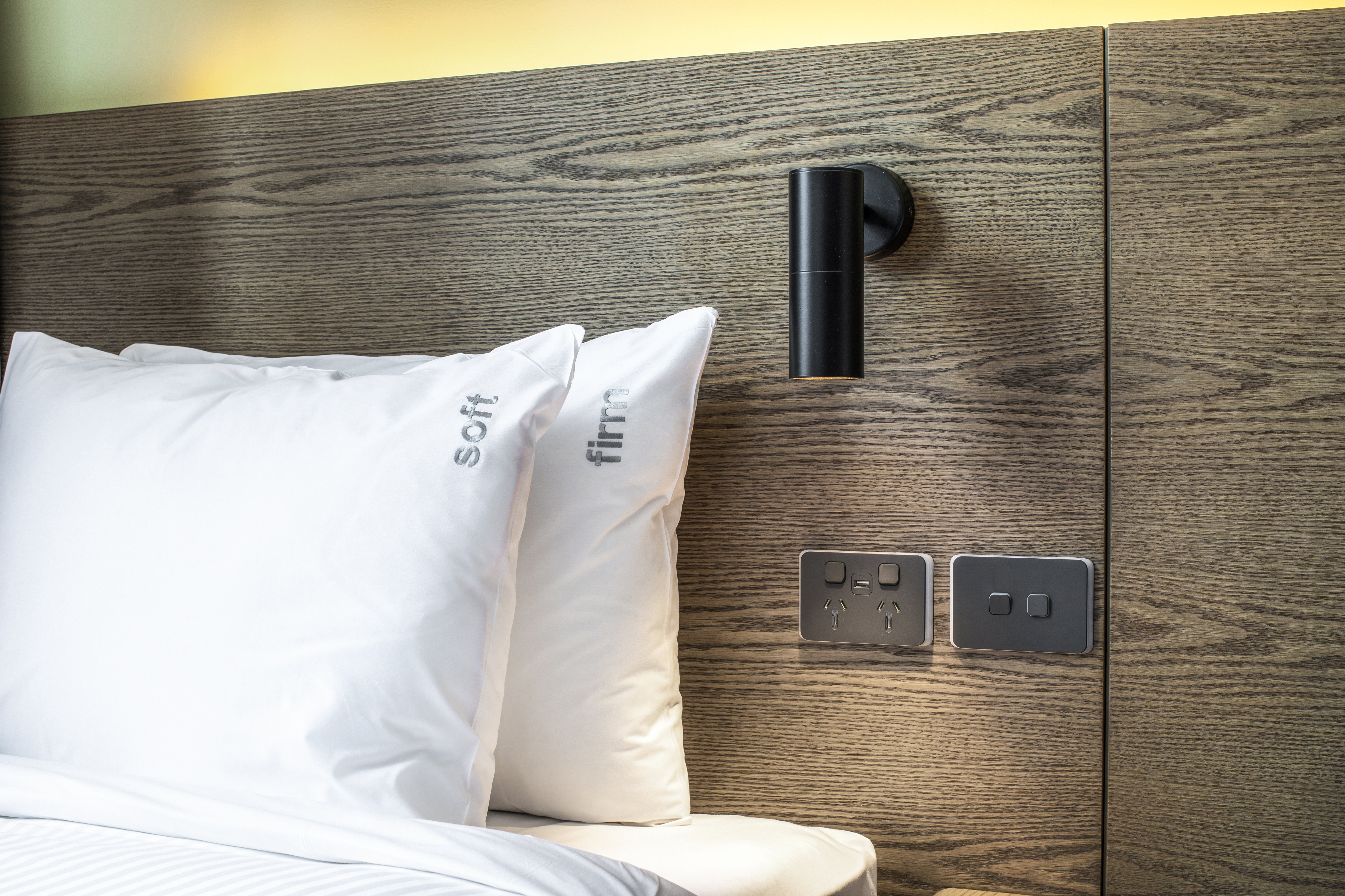 holiday inn express melbourne little collins an ihg hotel