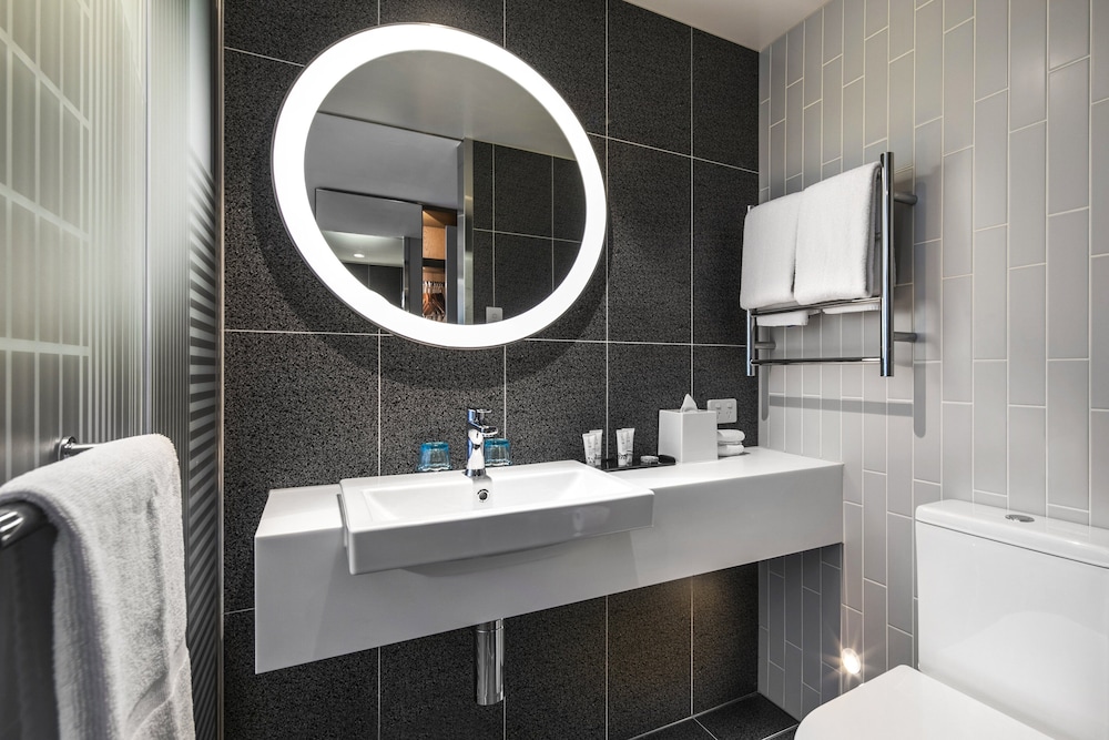 holiday inn express melbourne little collins an ihg hotel