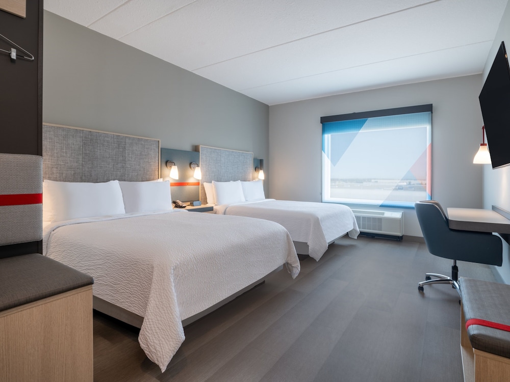 avid hotel toronto vaughan southwest an ihg hotel