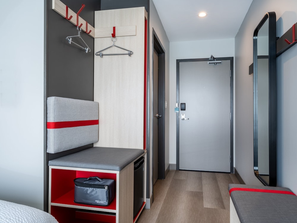 avid hotel toronto vaughan southwest an ihg hotel