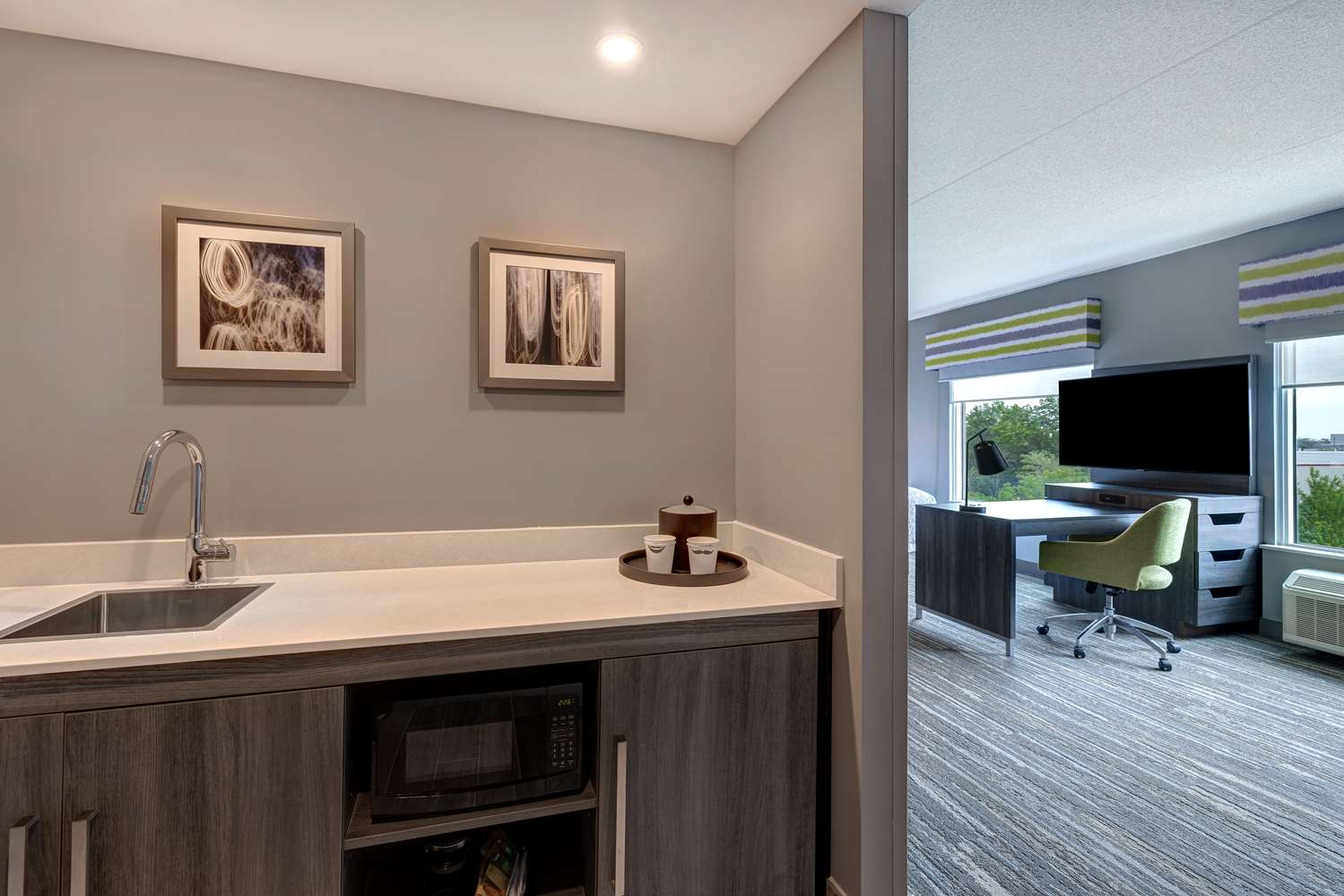 hampton inn and suites by hilton burlington toronto