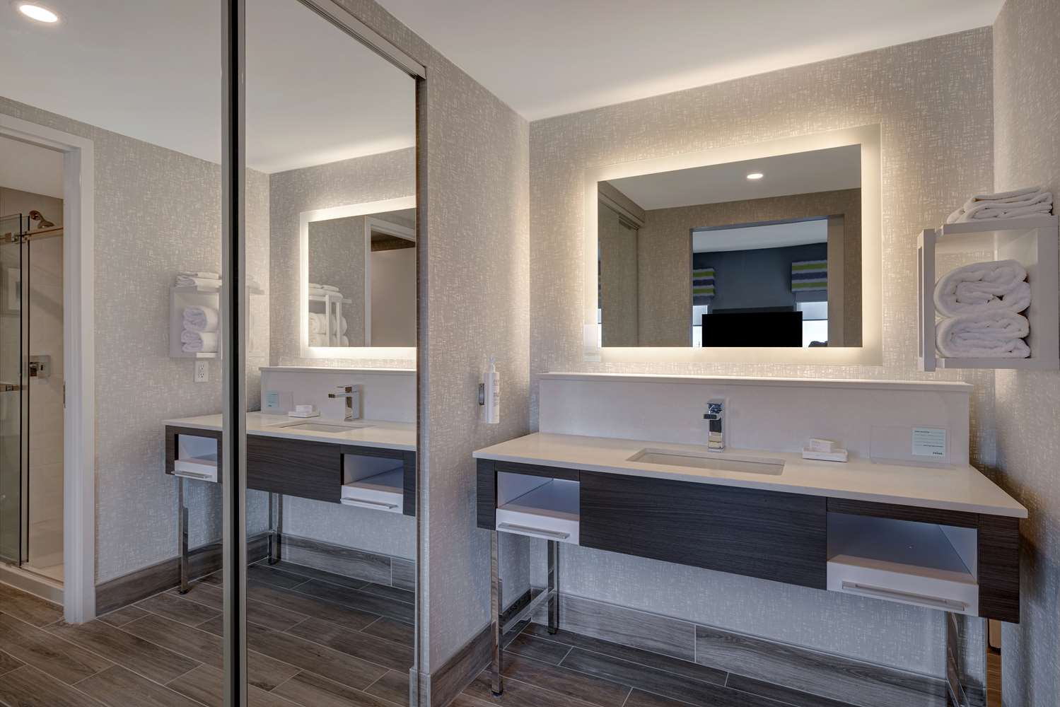 hampton inn and suites by hilton burlington toronto