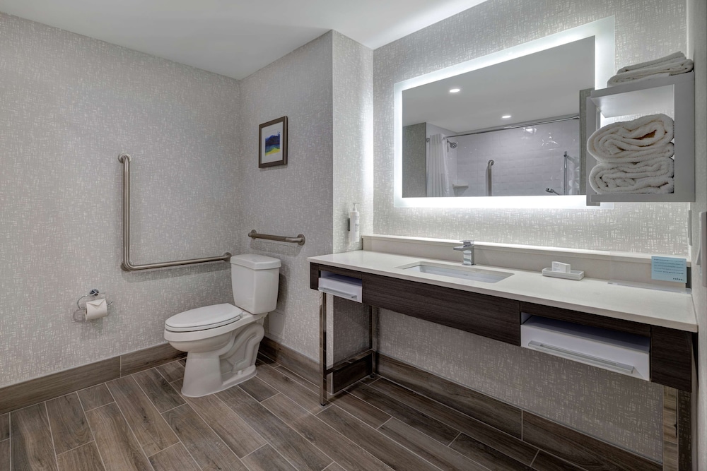 hampton inn and suites by hilton burlington toronto
