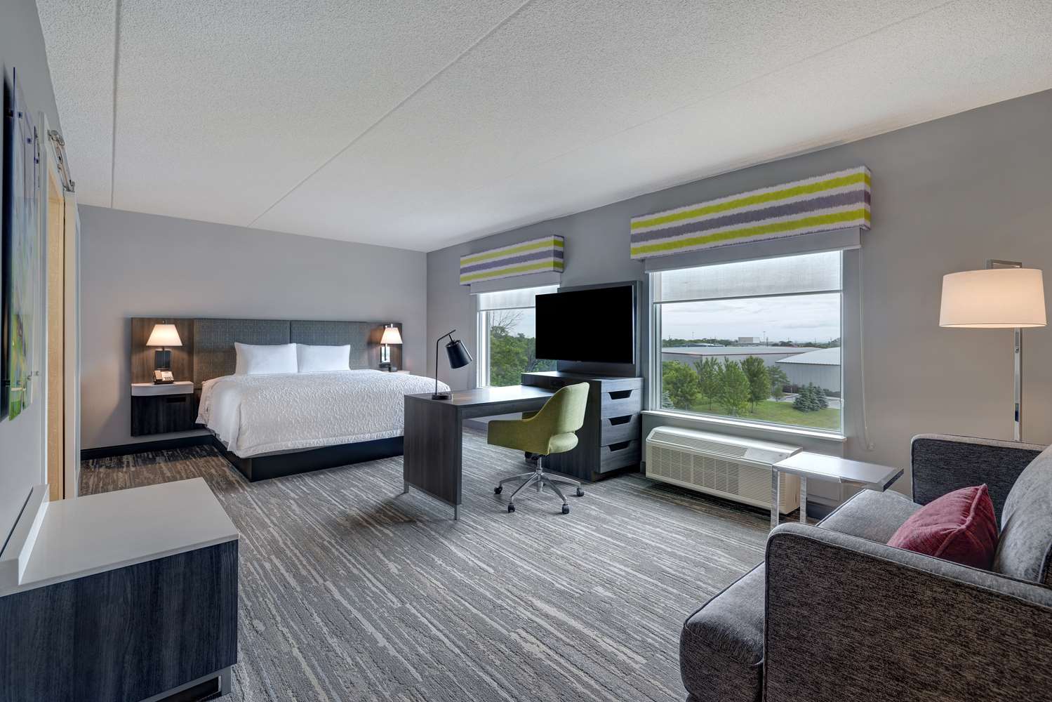 hampton inn and suites by hilton burlington toronto